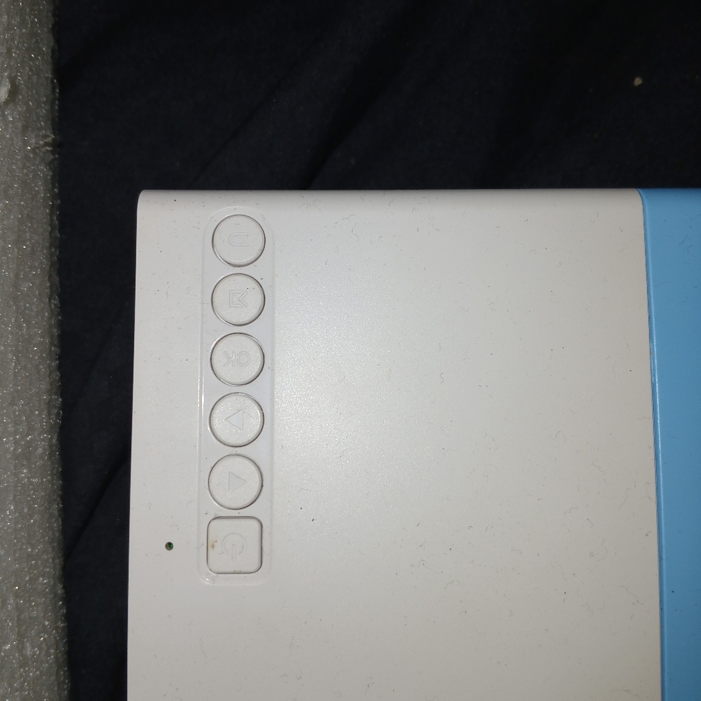 Mini projector - Picture 3 of 5